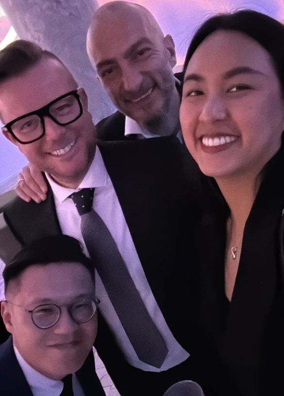 Selfie con Hong Yi (Silvio) Chen e Nina Cheng di TaDa Gaming